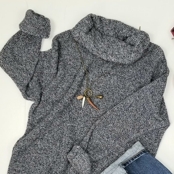 FIND THESE BEAUTIES & SO MUCH MORE IN MY CLOSET! - Picture 2 of 5